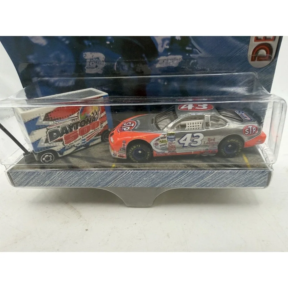 2000 Hot Wheels Racing Pit Crew John Andretti #43 STP Pontiac NASCAR 1:64